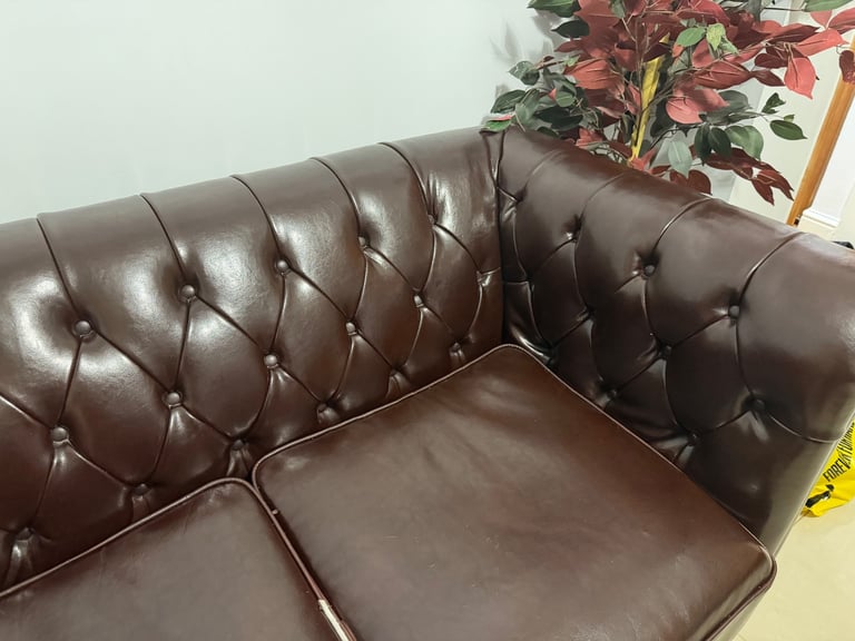  Classic Chesterfield brown 2-seater sofa x2