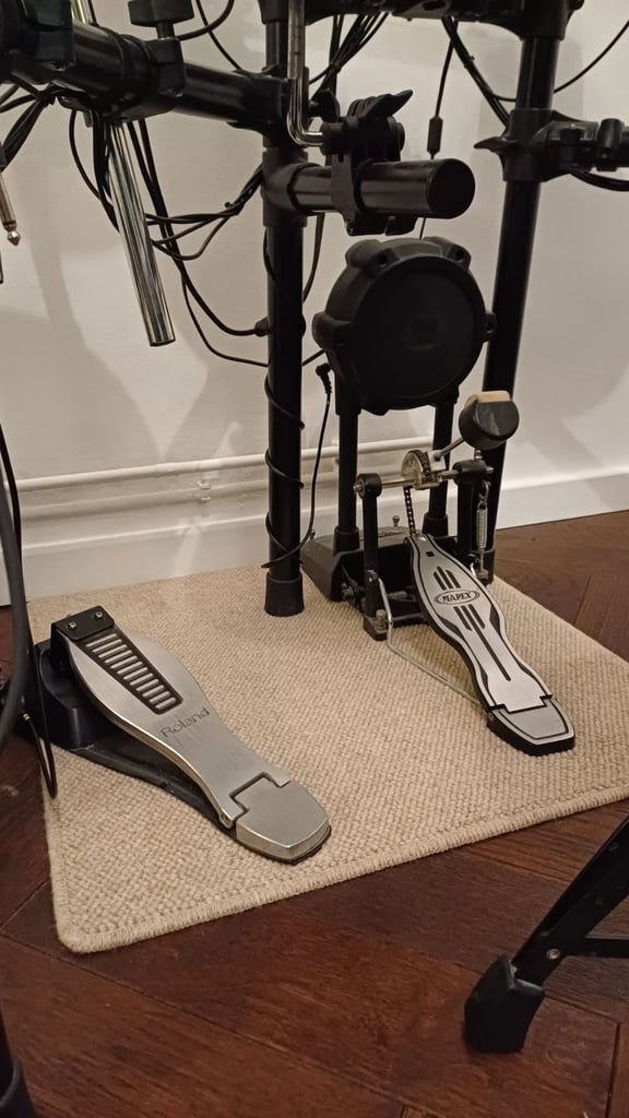 ***PACKAGE DEAL*** Roland TD4 Electric Drumkit WITH Roland PM-10 Personal Monitor 