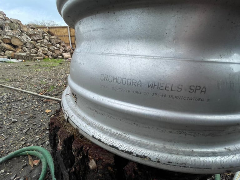 Land Rover Defender boost alloy wheels