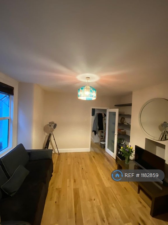 image for 2 bedroom flat in Gilbey Road, London, SW17 (2 bed) (#1182859)