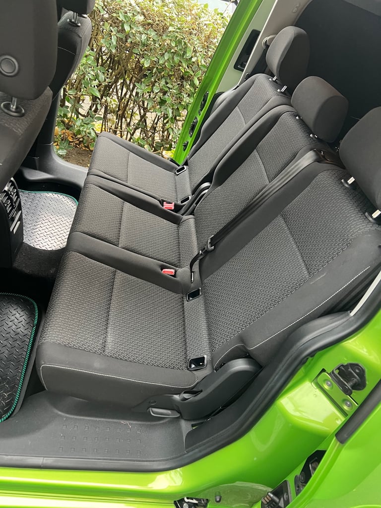 VW Caddy Maxi Life second row seats