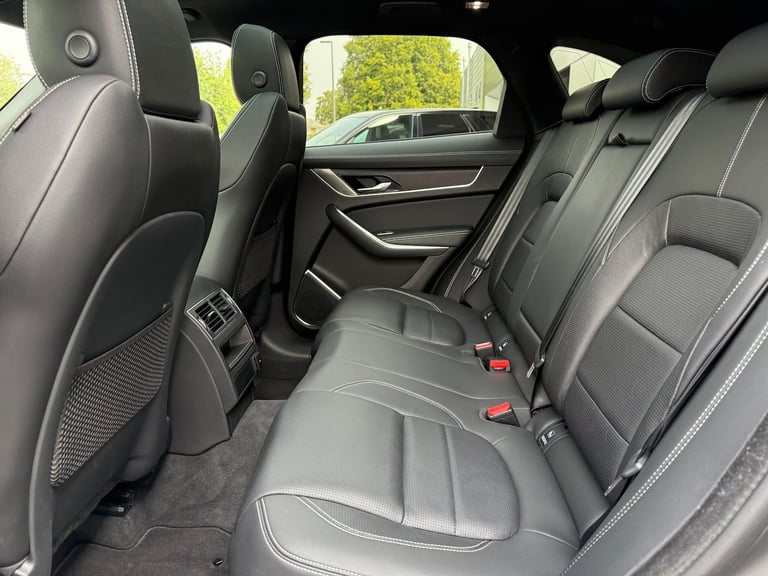 2022 Jaguar F-Pace 2.0 D200 MHEV R-Dynamic Black SUV 5dr Diesel Auto AWD Euro 6 (s/s) (204 ps) ES...