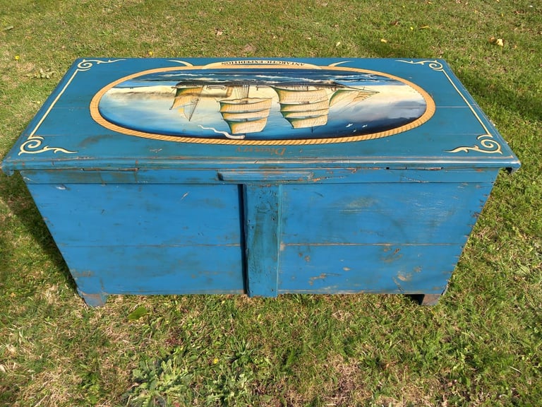 ANTIQUE PAINTED PINE BLANKET BOX. DISCOVERY, ANTARCTIC.