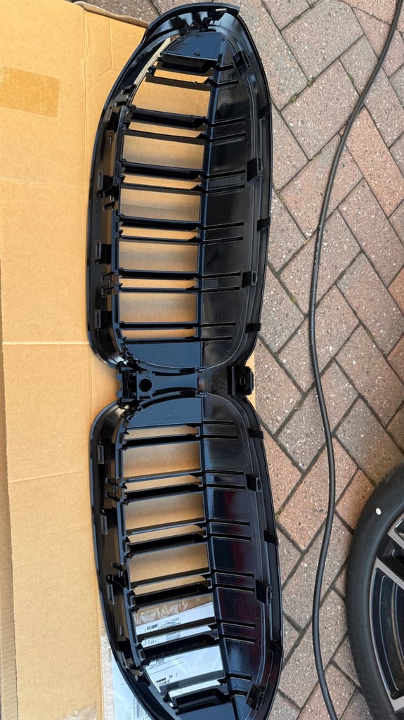 BMW 3 Series - G21 2019 / 2014 Gloss Black Grille