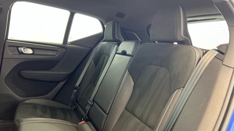 2021 Volvo XC40 Recharge R-Design, T5 plug-in hybrid (Power Tailgate, Sensus Navigation) Estate P...