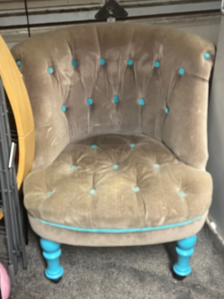Small arm chair type seat