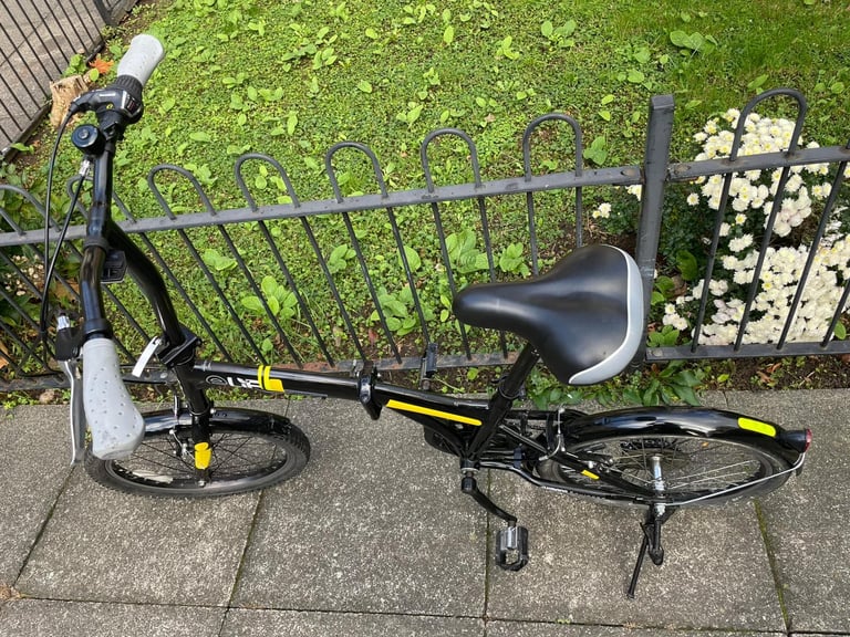 Lovely folding bike 6 speed in very good condition Fully functional 