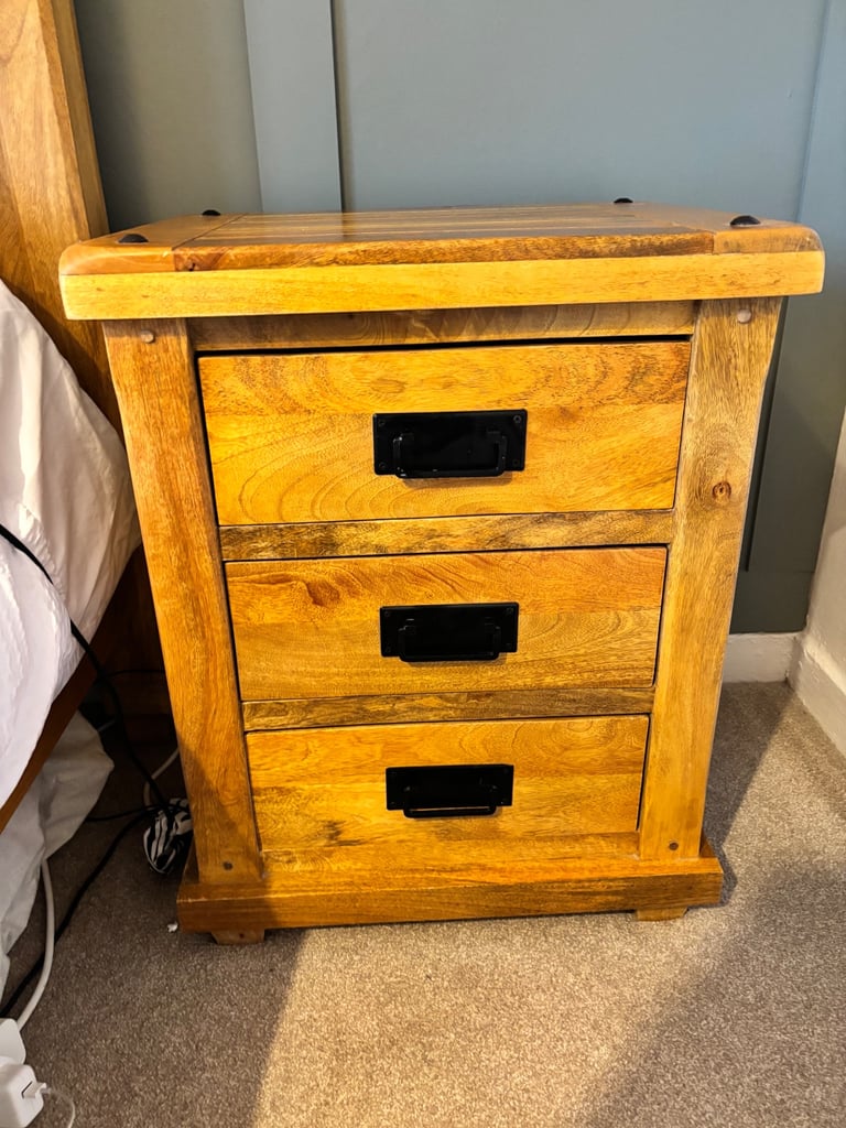 Bedside tables (x2)