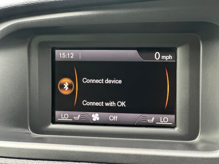 2015 Volvo V40 2.0 T2 R-Design Euro 6 (s/s) 5dr HATCHBACK Petrol Manual