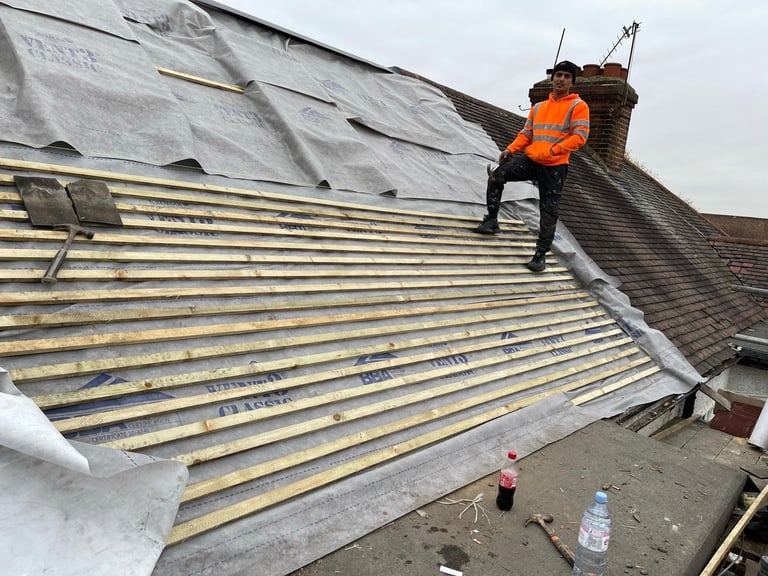 Looking for self employed roofers with tools