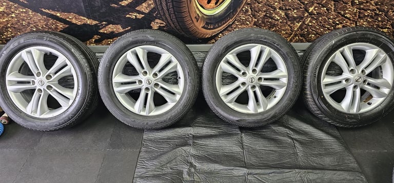 Nissan Genuine Juke Qashqai 17 alloy wheels + 4 x tyres 215 60 17