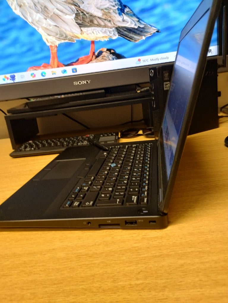 Windows 11. 8GB RAM, i5, 256GB SOLID STATE DRIVE, DELL Laptop. Backlit keyboard. FULL MS OFFICE.