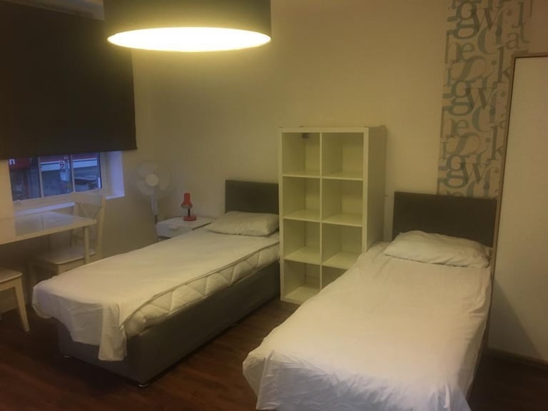 Self contained studio in heart of Croydon. Inclusive of all bills £1400pcm. CR0 1QQ.