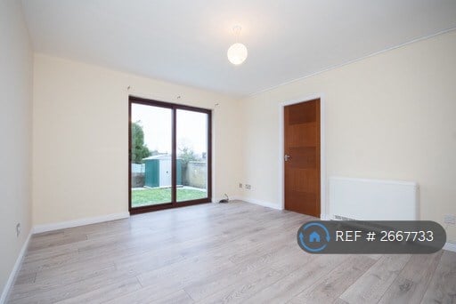 2 bedroom flat in Gladstone Place, Woodside, Aberdeen, AB24 (2 bed) (#2667733)