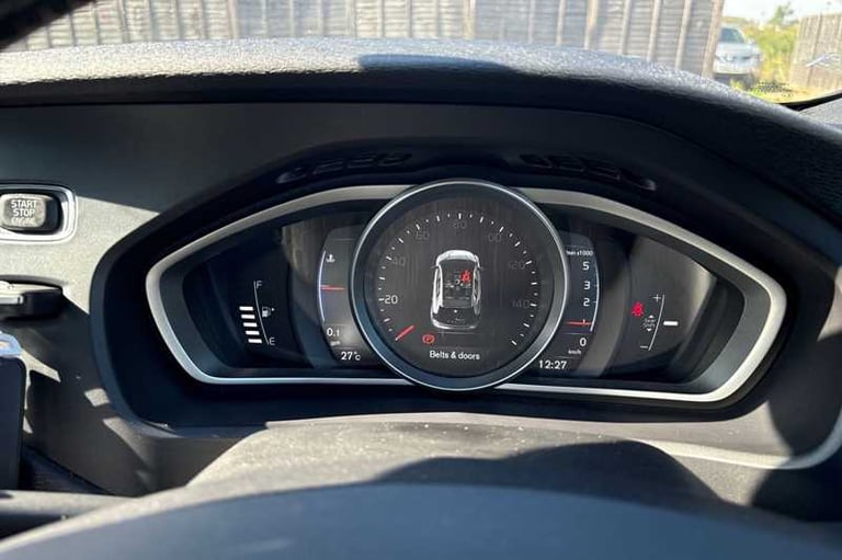 2017 Volvo V40 2.0 D2 R-Design Nav Plus Hatchback 5dr Diesel Manual Euro 6 (s/s) (120 ps) Hatchba...