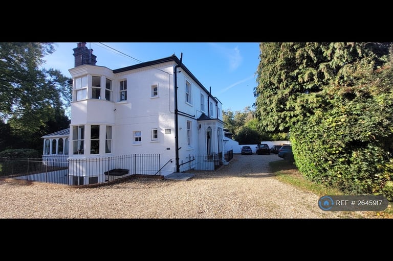 Studio flat in Beechcroft, Epsom, KT18 (#2645917)