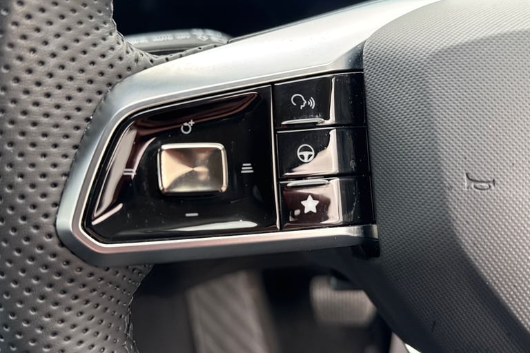 2025 MG MG HS 106287 Hatchback Petrol Automatic