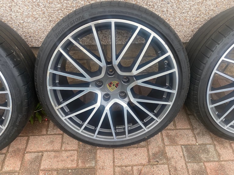 21” genuine Porsche alloy wheels with tyres.