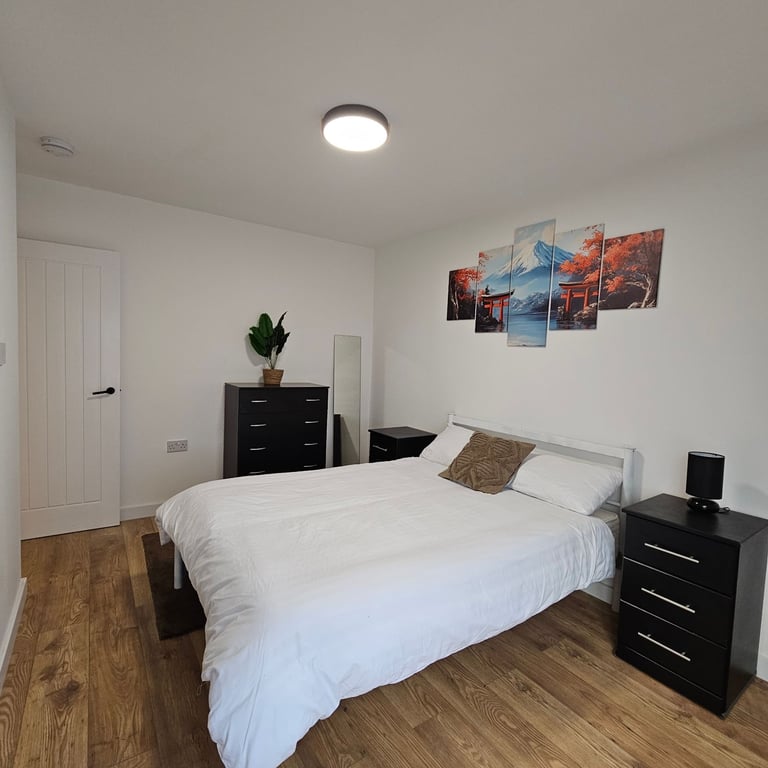 4 Bedroom House, Newly Renovated - open plan kitchen.