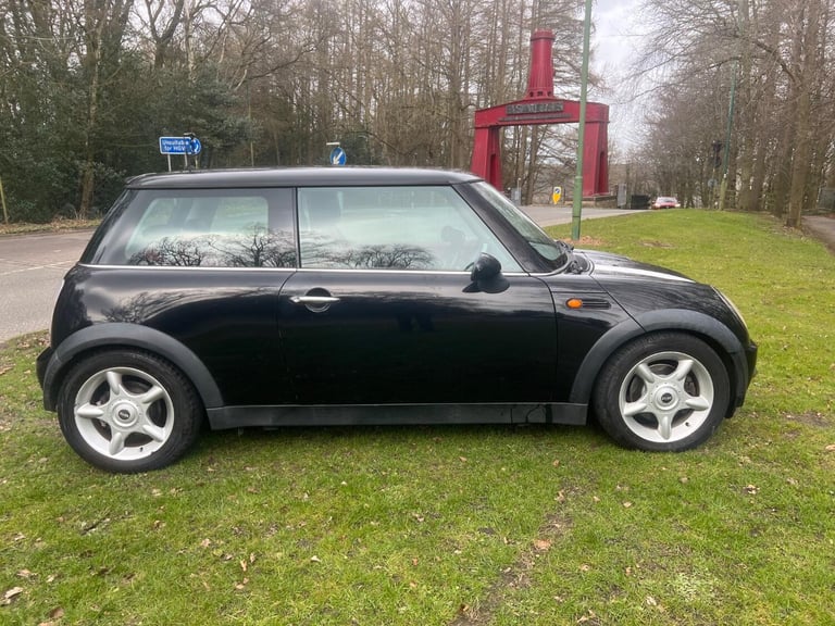 MINI HATCH 1.6 Cooper Hatch Black Manual Petrol 2003