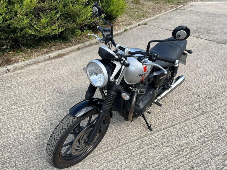2017 17 TRIUMPH BONNEVILLE STREET TWIN 900 SILVER RETRO NAKED HPI CLEAR