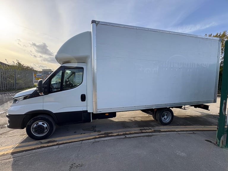 2022 Iveco Daily 3.0 35-160 euro6 twin rear wheel manual 15ft Luton box van 