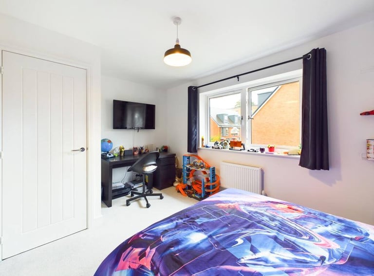 Modern 3-Bedroom house in Dukes Quarter, Bordon.