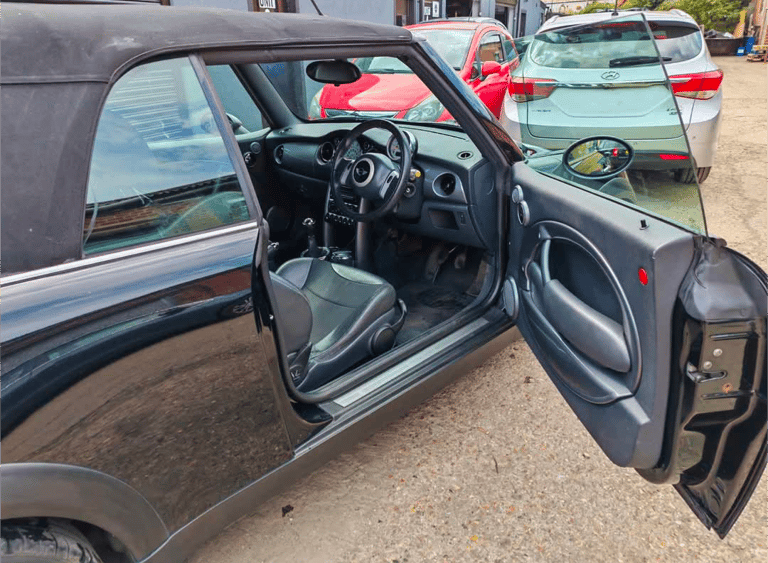 Cheap Mini, CONVERTIBLE, Convertible, 2005, Manual, 1598 (cc),2 doors for sale in Bedford, Bedfordshire