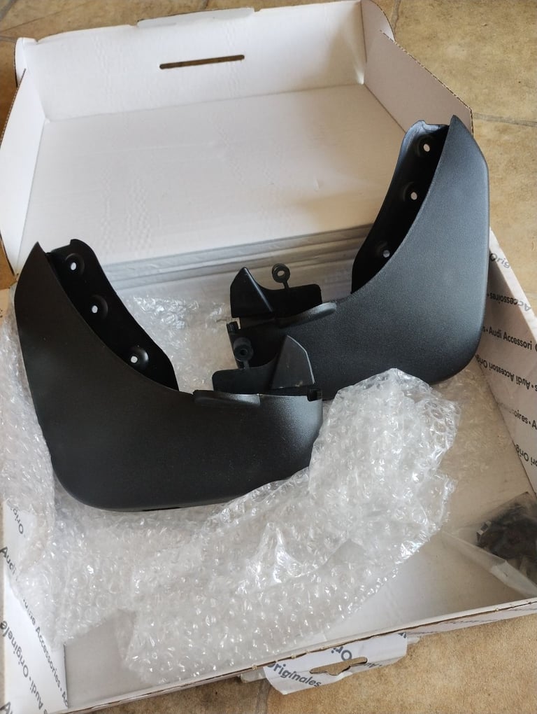 image for AUDI A3 8P GENUINE REAR MUDFLAPS NEW 8P5 075 101