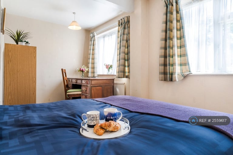 4 bedroom house in Waveney Rise, Oadby, Leicester, LE2 (4 bed) (#2559617)