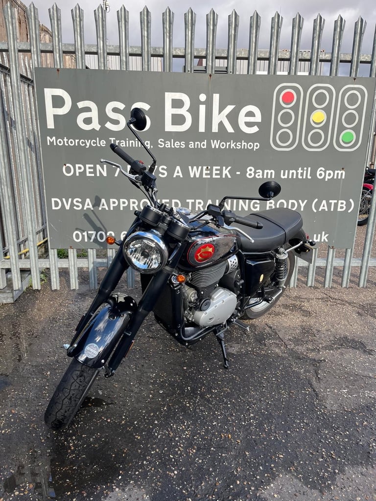 BSA Gold Star 650cc Classic Motorcycle Midnight Black Ex-Demo 376 Miles 2025