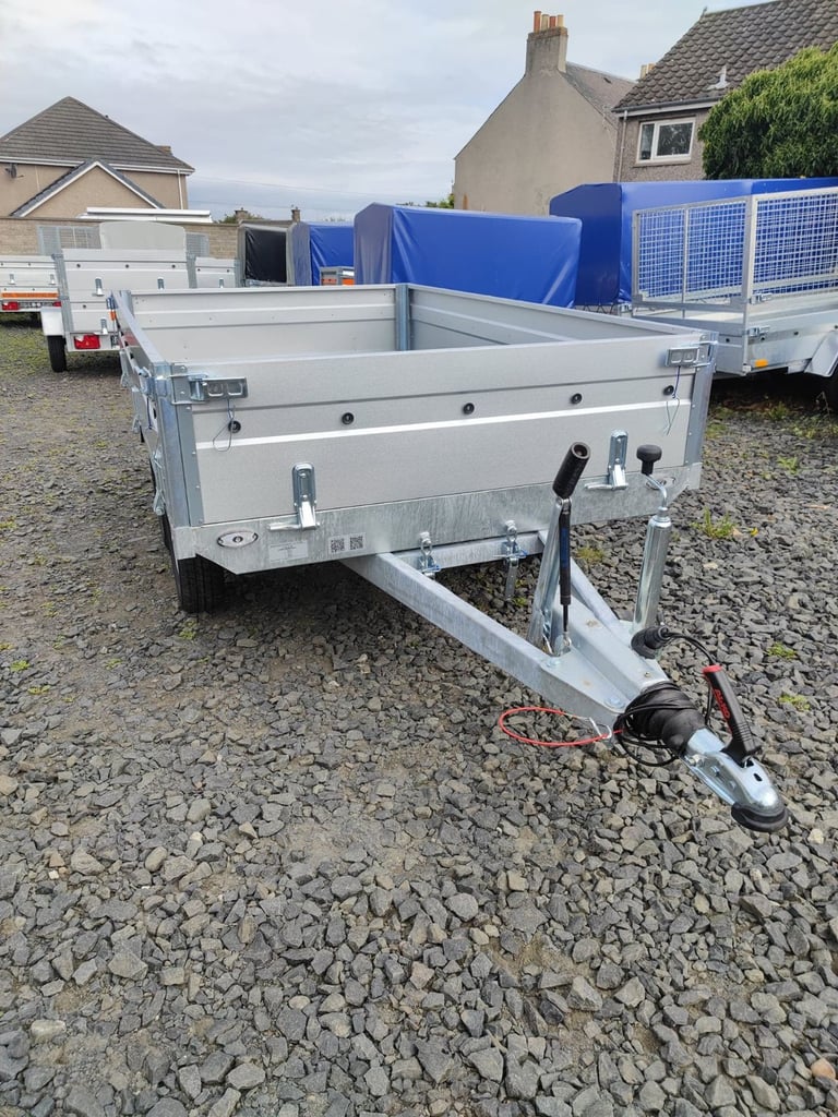 BRAND NEW 8,2ft x 5ft Twin Axle Hochlander Trailer With Drop Down Sides 1300KG ALKO Braked