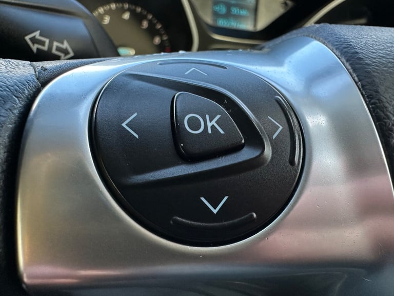 2012 Ford Focus 1.6 Zetec Hatchback 5dr Petrol Manual Euro 5 (125 ps) Petrol