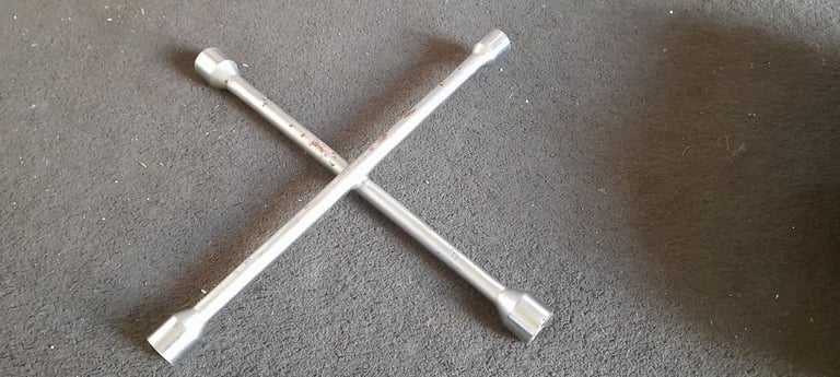 Car wheel brace