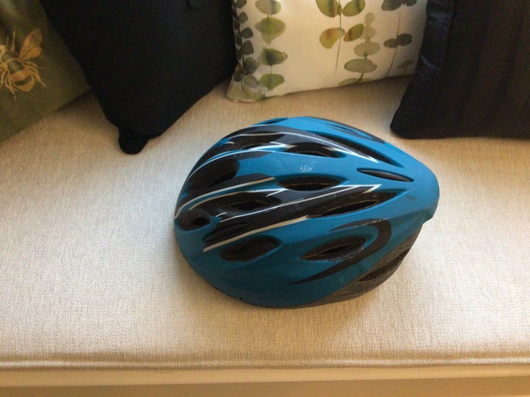 Bike Helmet Halfords Size Adult Large 58-62 CM. Excellent Condition