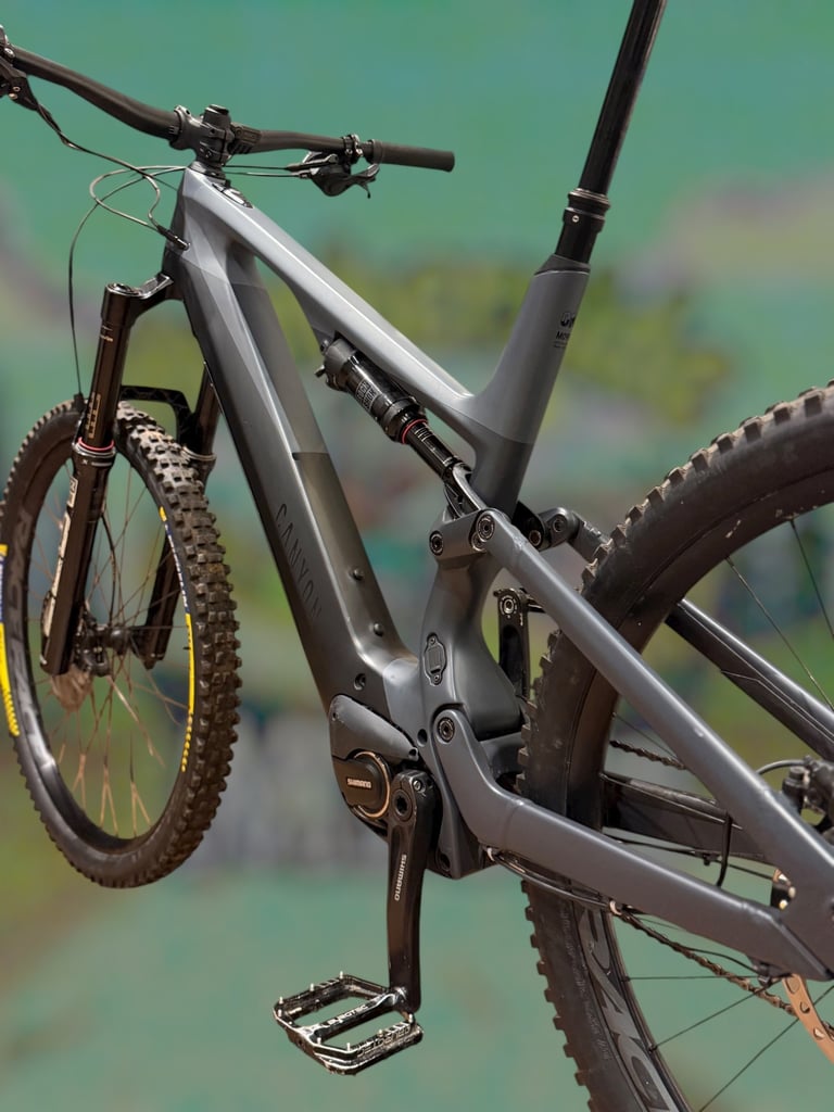 image for LARGE / Canyon Spectral:ON CF 7 Full Suspension Electric Mountain Bike / MTB / EMTB / E-BIKE
