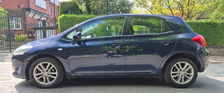 Toyota Auris 1.3 TR. Very low mileage. Comprehensive Service History 