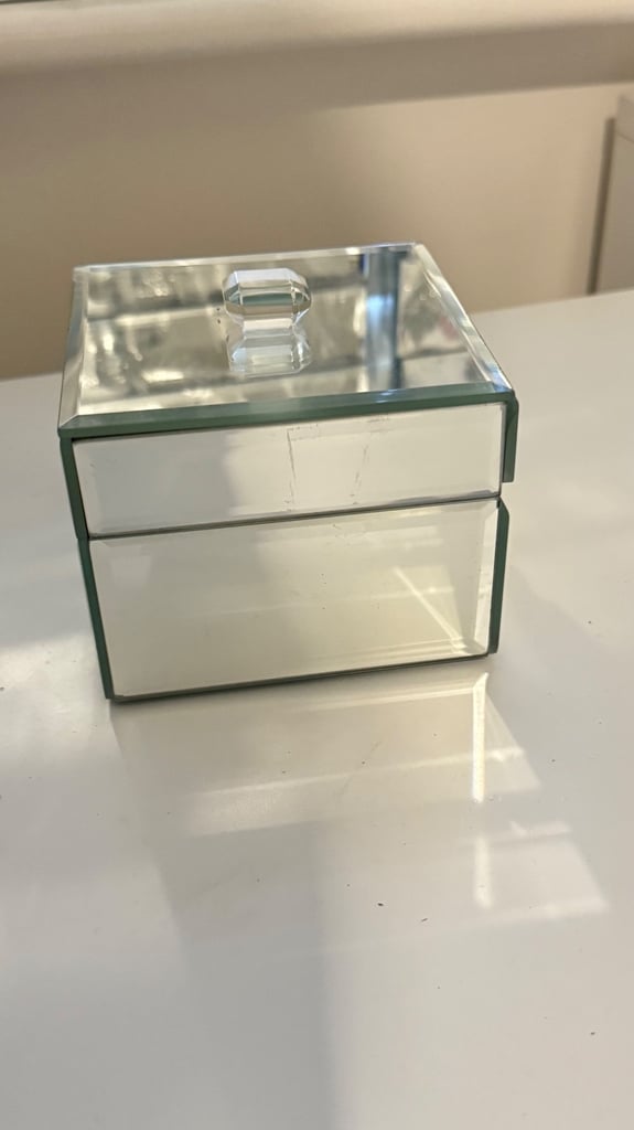 Mirrored square box