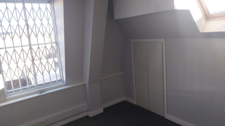 20% Off | Bright Creative Workspace/Artist Studio with Natural Lighting - Woodford, IG8