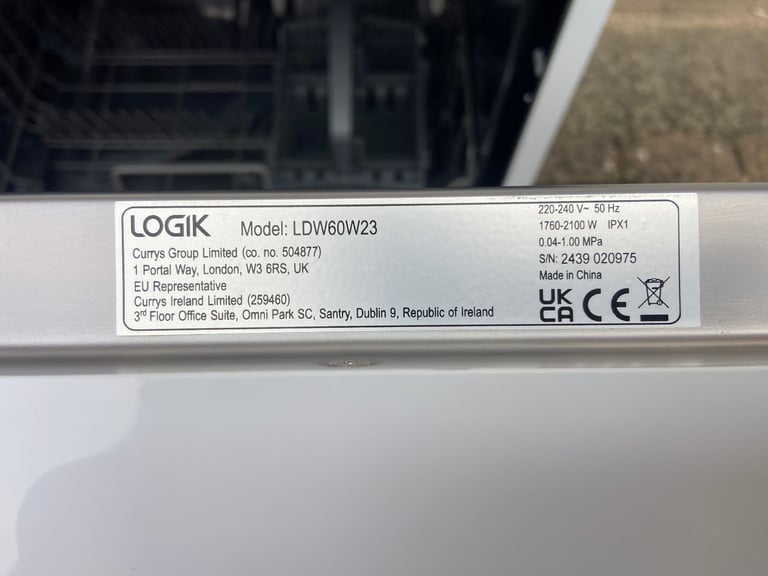 LOGIK Full-Size Dishwasher 12 place settings. Like a new. I'm happy to deliver in Bristol for free.