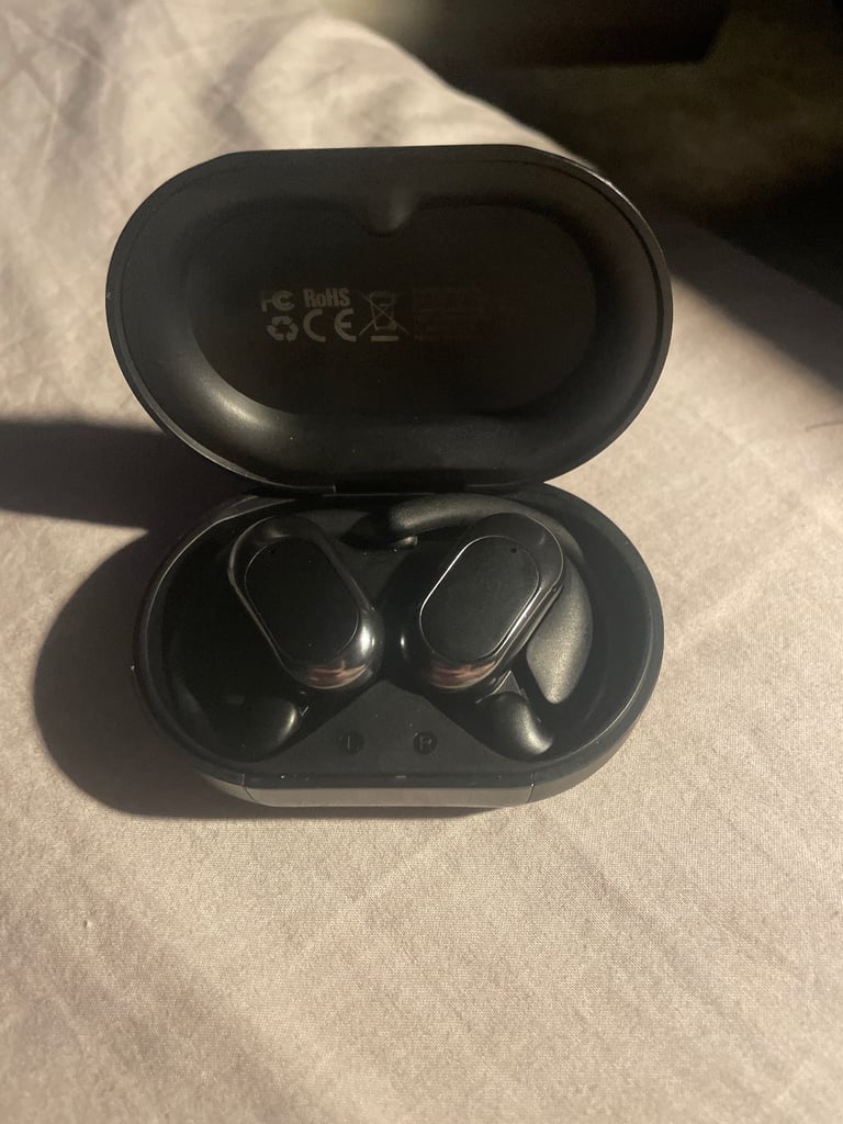  Wireless Bluetooth headphones chargeable case