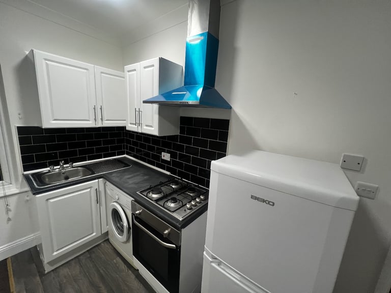 image for STUDIO ALL BILLS AND COUNCIL TAX INCLUDED AT WALTHAMSTOW CENTRAL AREA E17 8QR. 