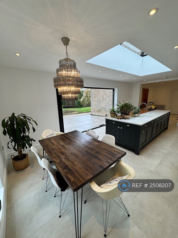 6 bedroom house in Upper Chapel Street, Halstead, CO9 (6 bed) (#2508207)