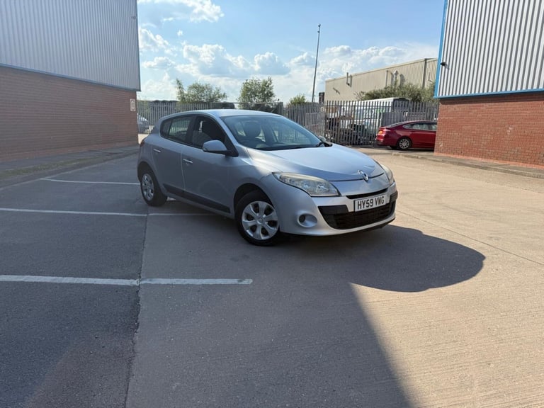 2010 Renault Megane 1.6 16V Expression Euro 4 5dr HATCHBACK Petrol Manual - Image 11
