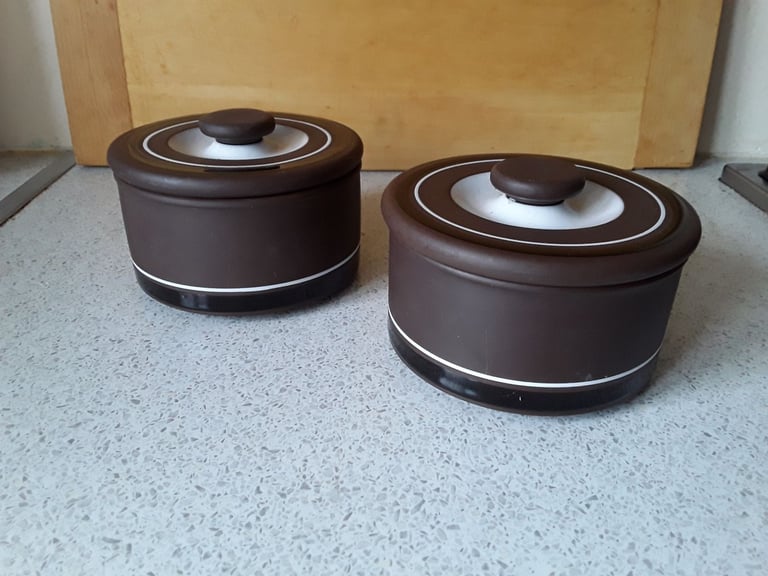 Two small serving pots
