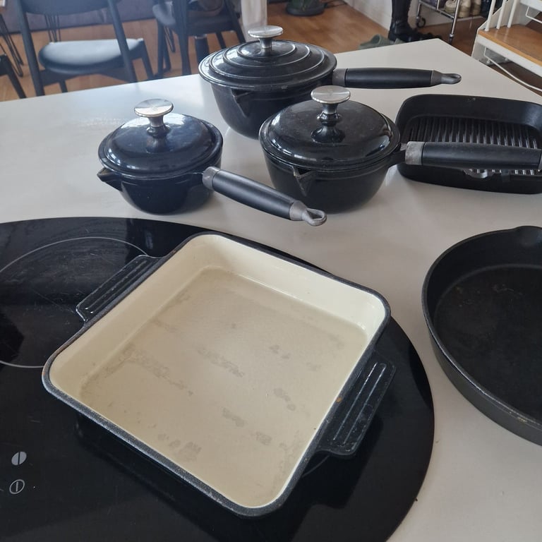 Cast Iron Coockware - 7 pieces- pots pan grill tray