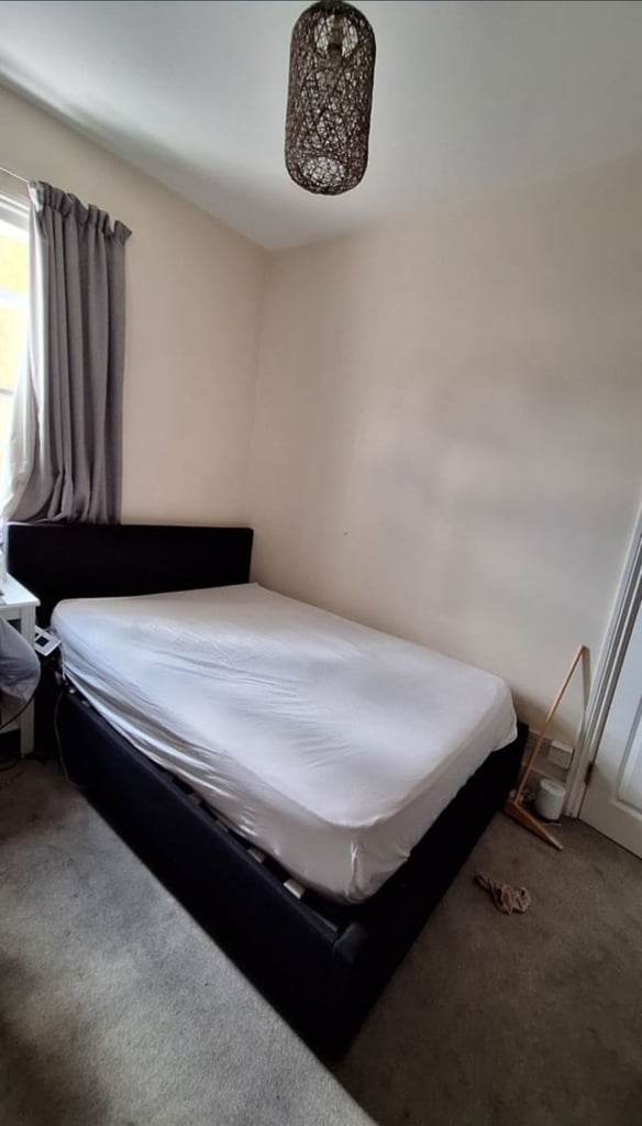 (can deliver) Ottoman double bed and mattress 