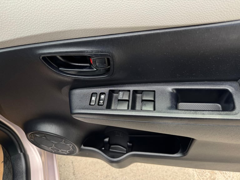 2012 Toyota Vitz YARIS 1.0 AUTO 5DR Hatchback Petrol Automatic