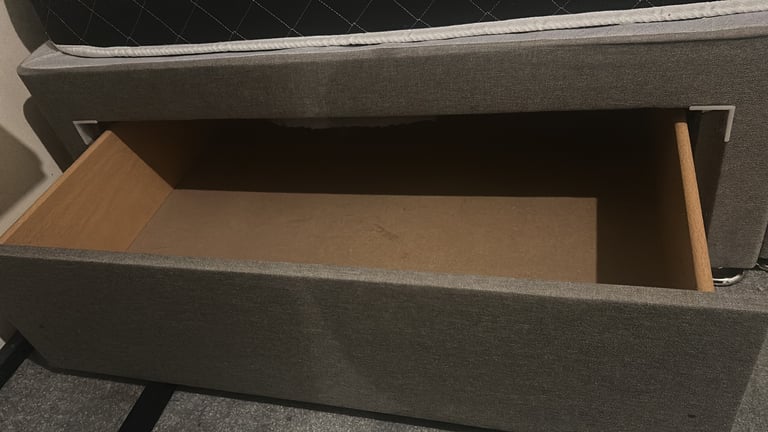 4FT6 Grey Divan Bed with Mattress & Two Storage Drawers