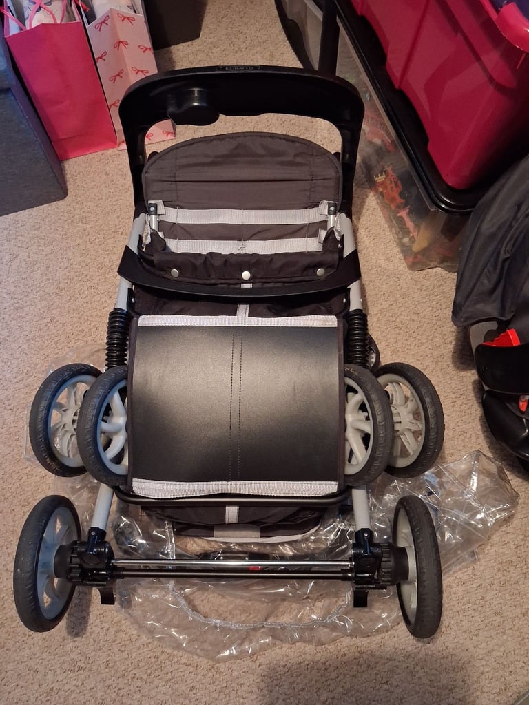 Graco Travel Puschair + Car seat + accessories 